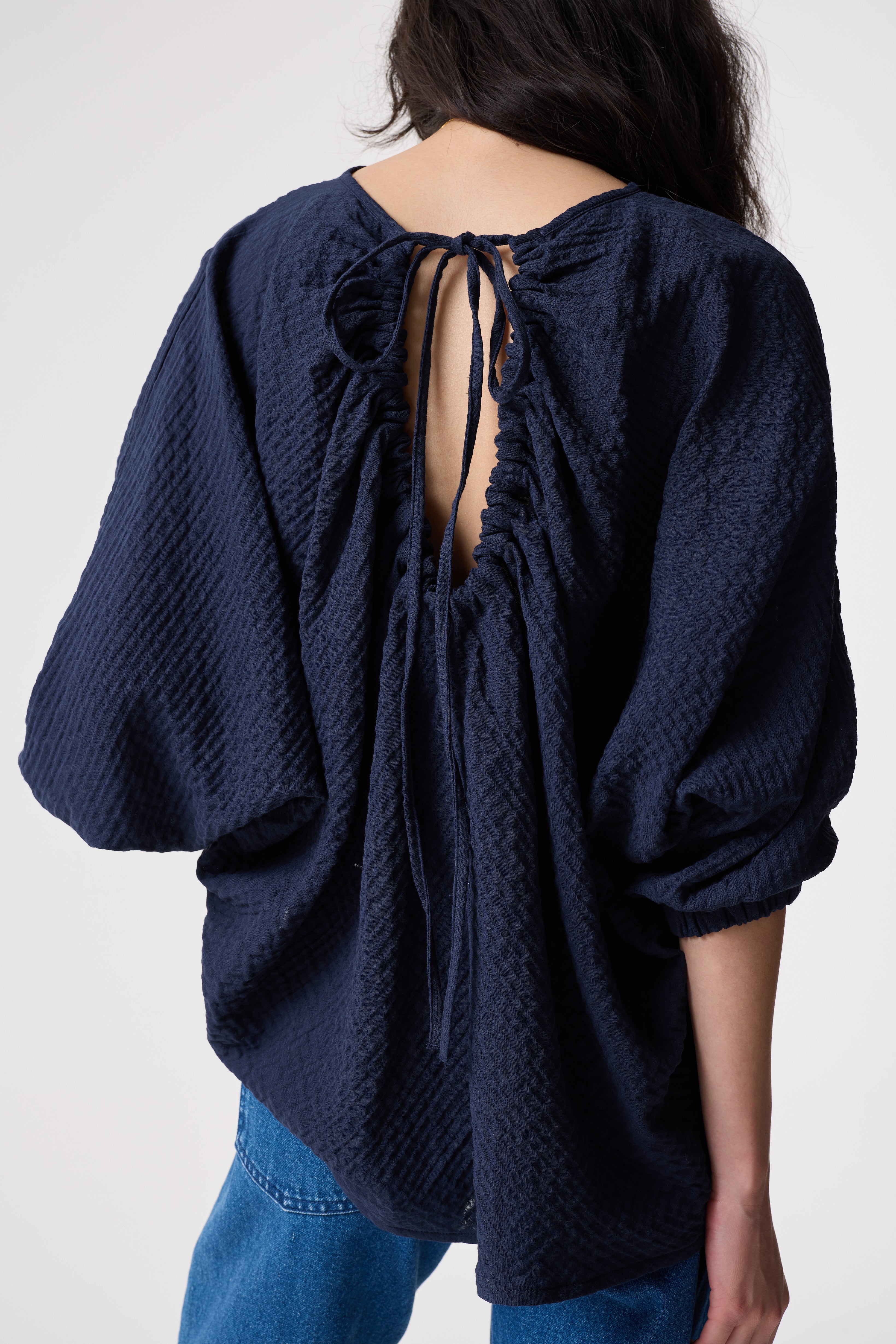 ARABELLA NAVY TOP