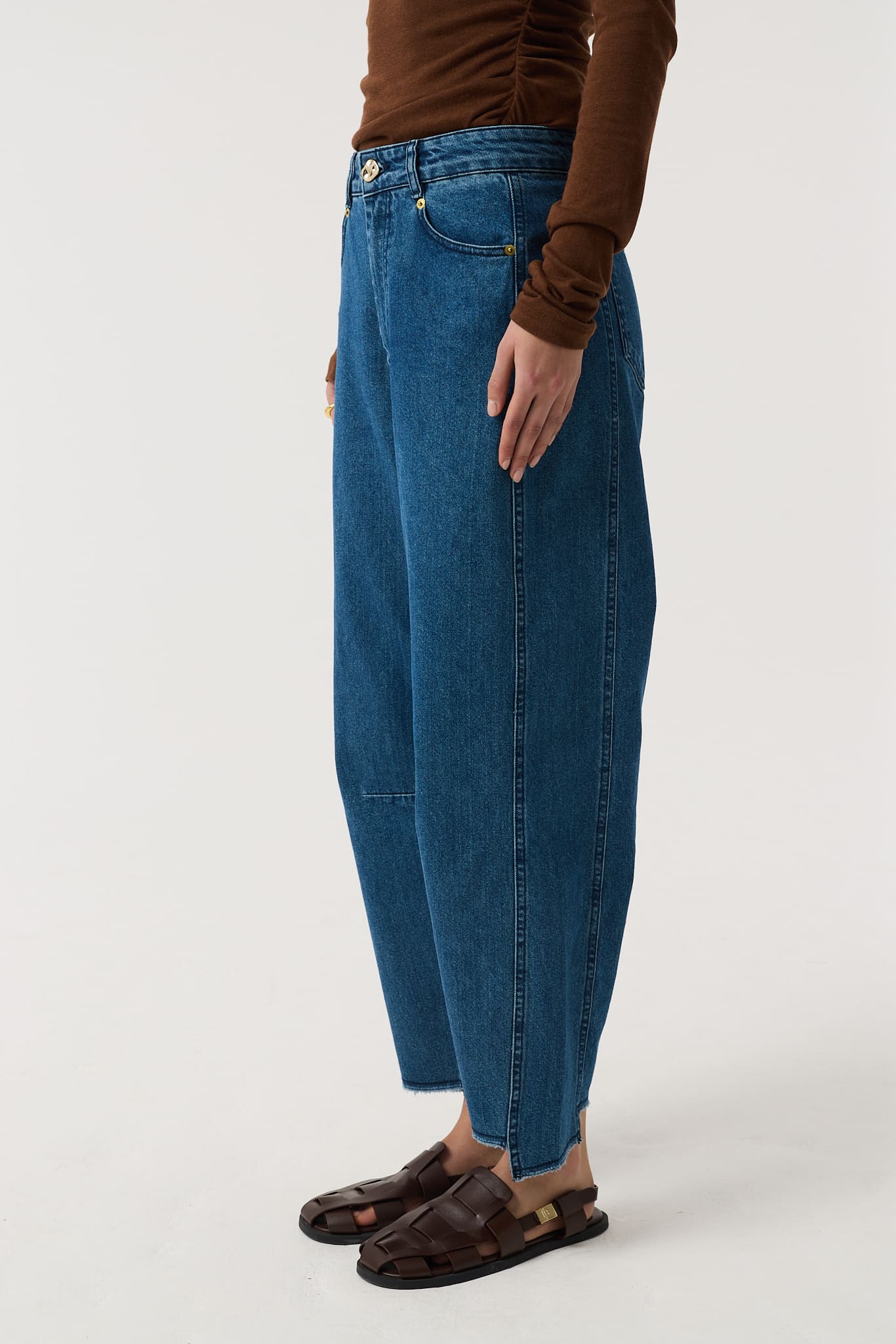 BLAKE MID WASH BLUE BARREL JEANS