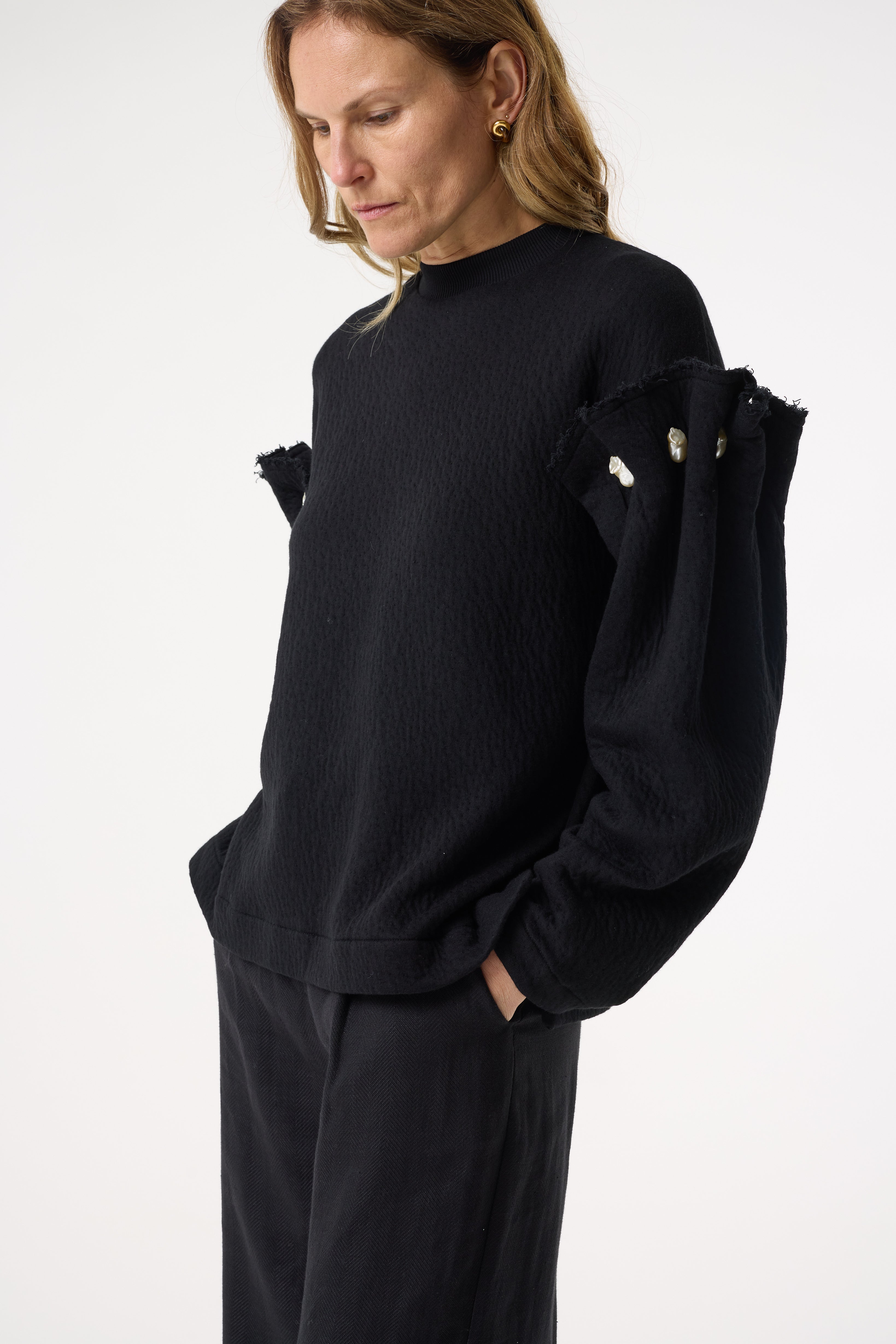 KORI BLACK SWEATSHIRT