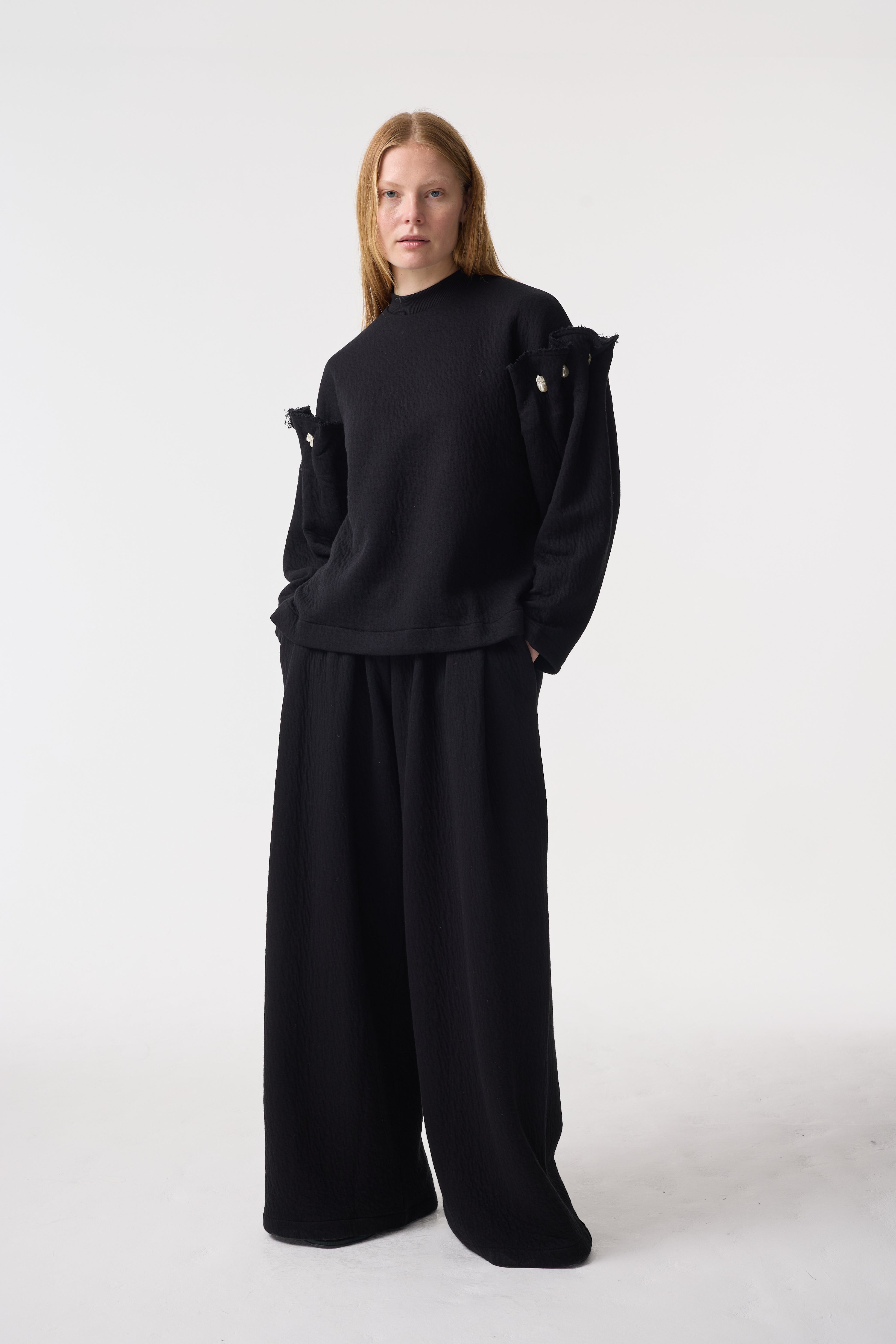 KORI BLACK SWEATSHIRT