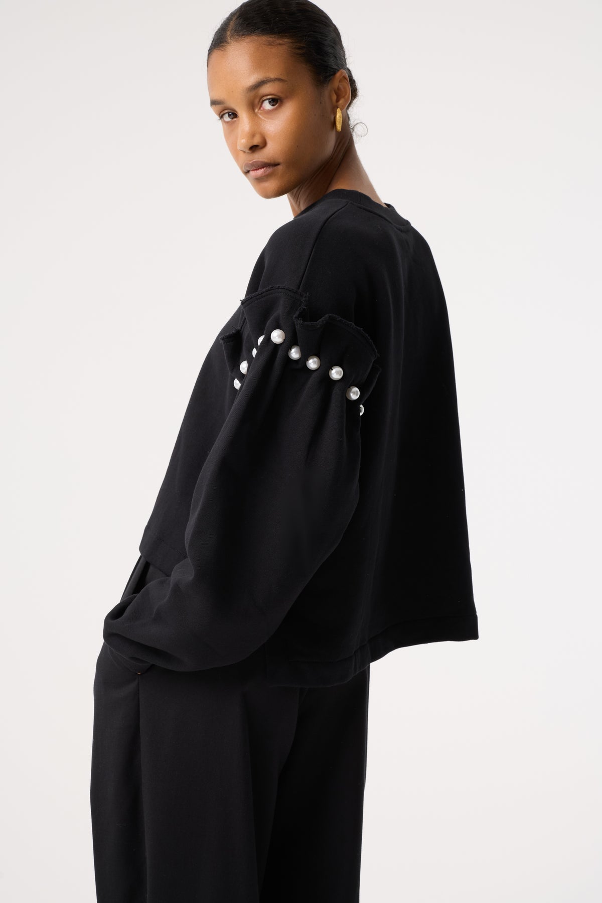 DANI BLACK SWEATSHIRT