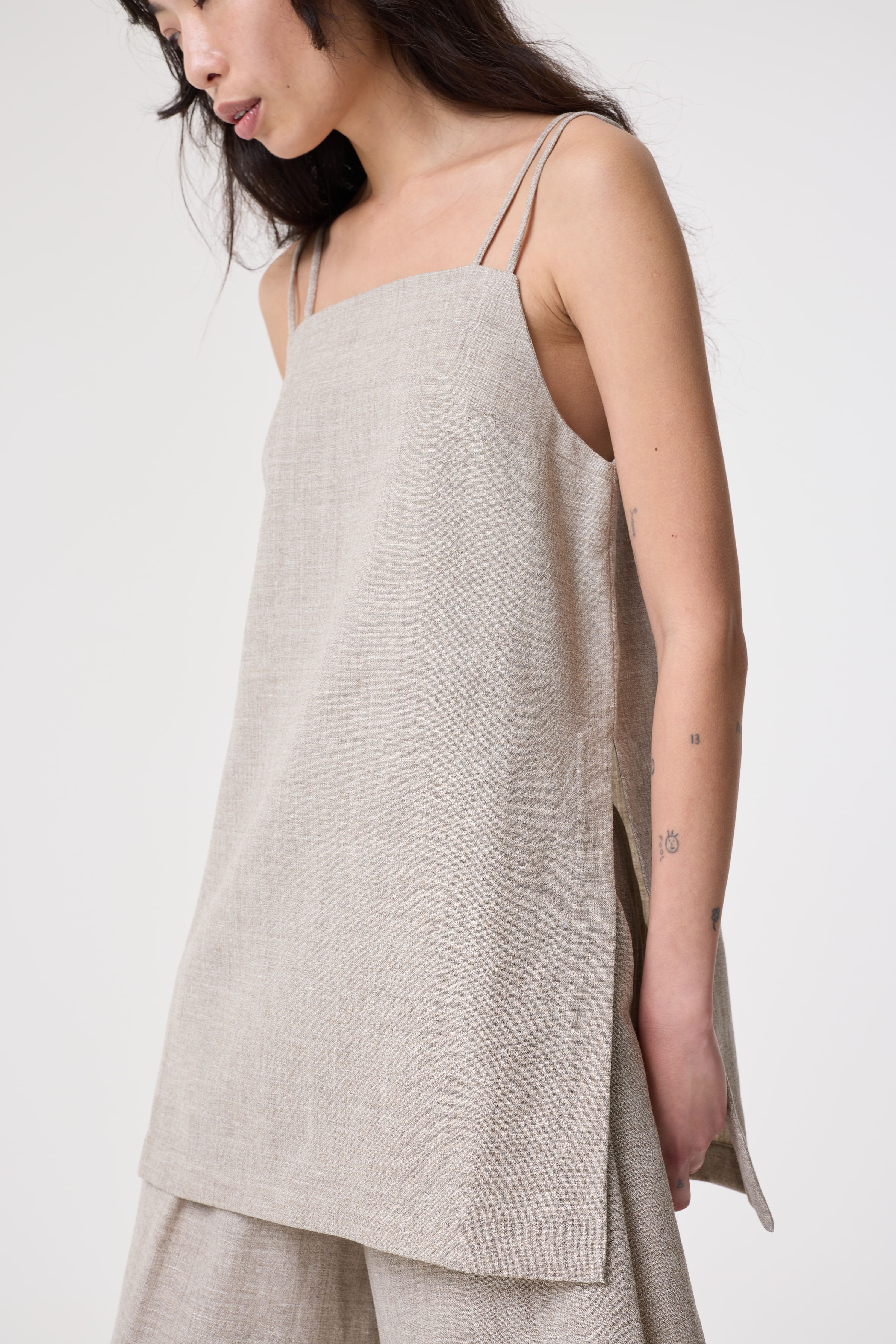 LOWRI GREY UNDYED TOP