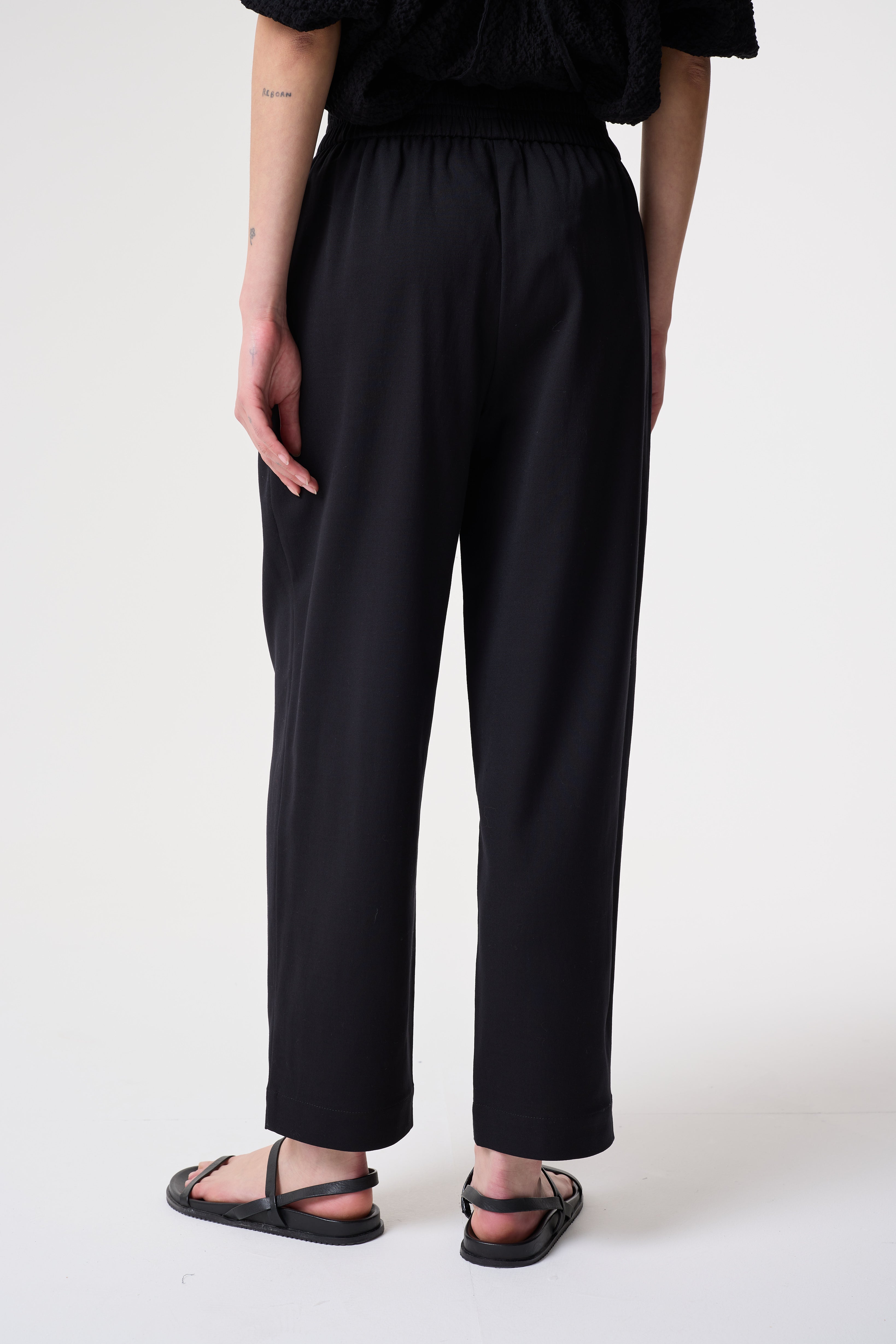 XAVIA BLACK TROUSERS