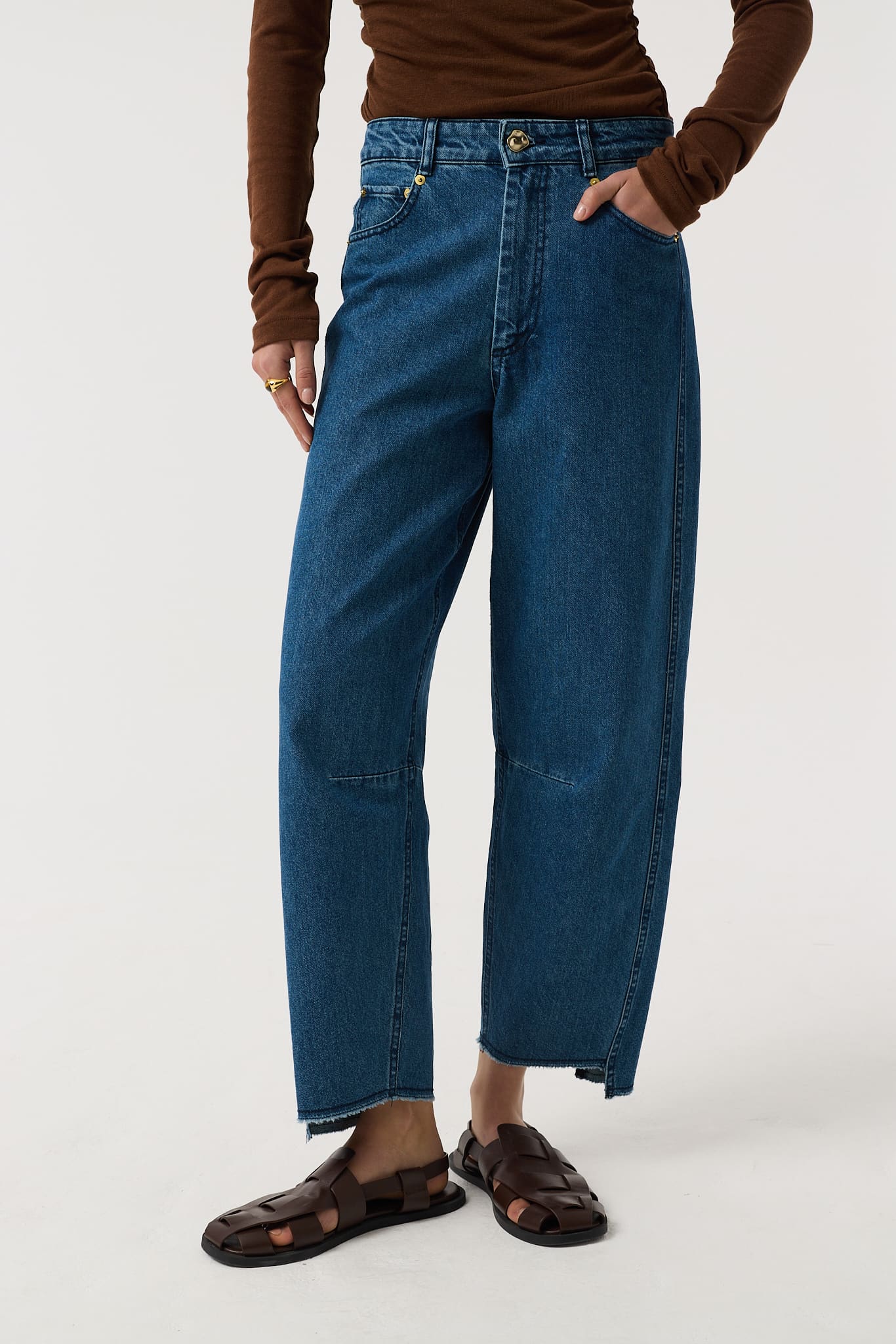 BLAKE MID WASH BLUE BARREL JEANS