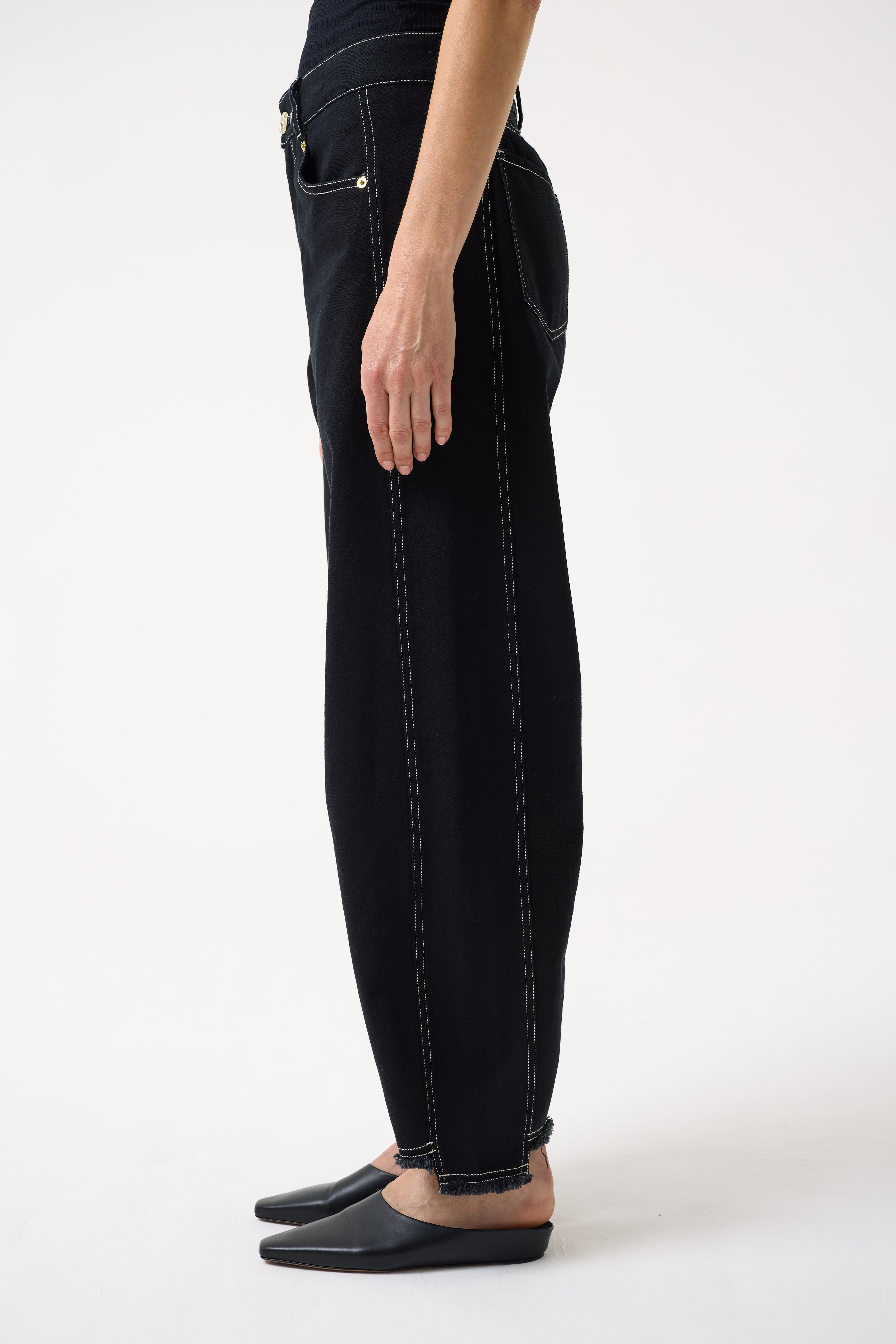 BLAKE BLACK BARREL JEANS