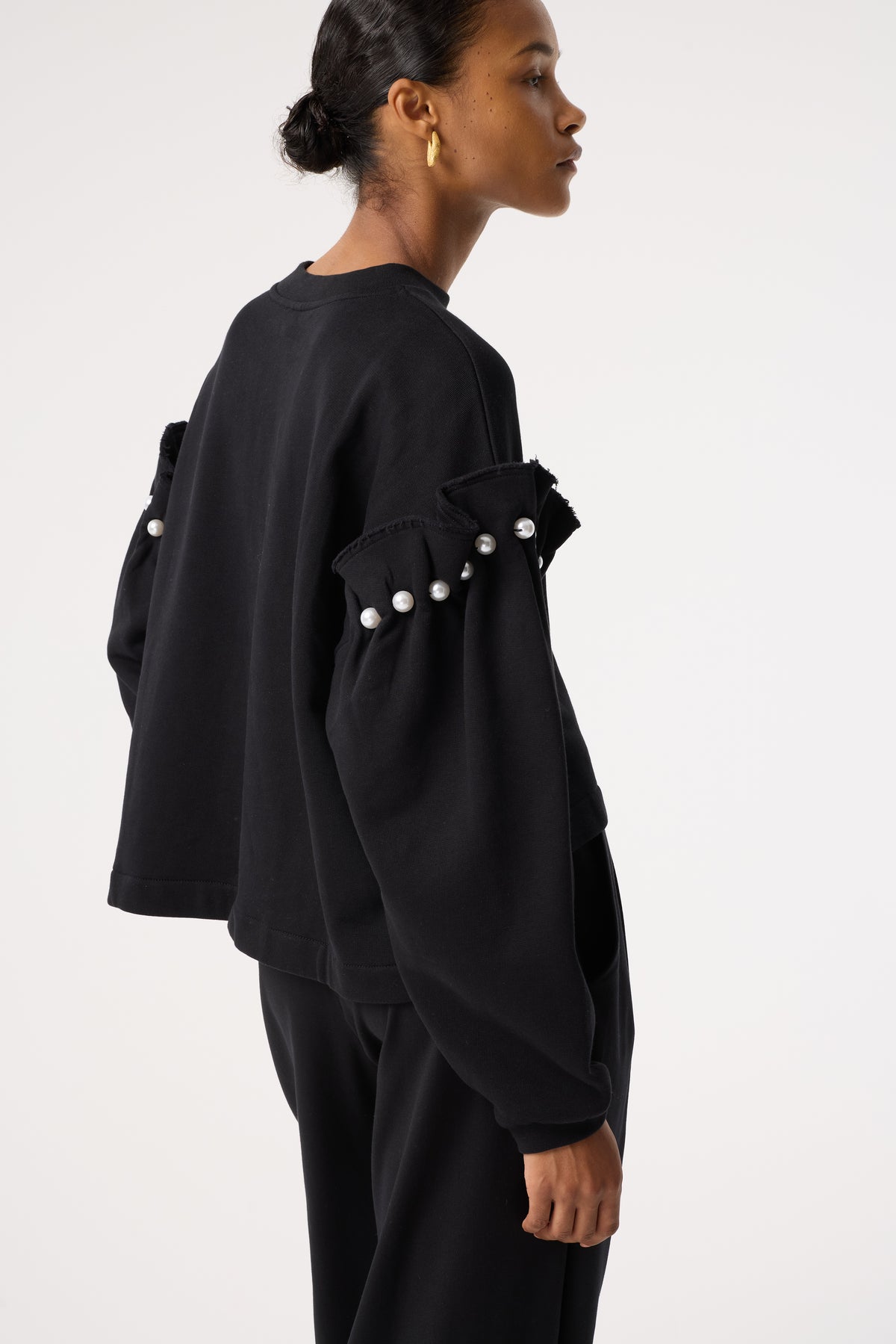 DANI BLACK SWEATSHIRT